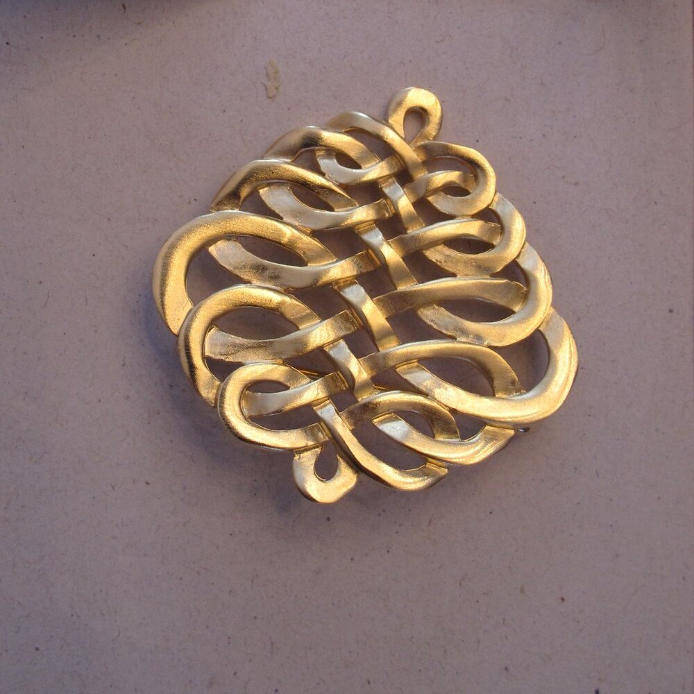 Metropolitan Museum of Art Gold French Interwoven Pin